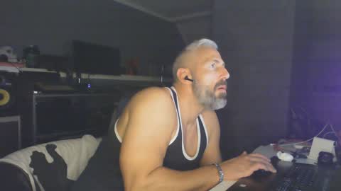 Chico que rico Caliente online show from 01.06.25