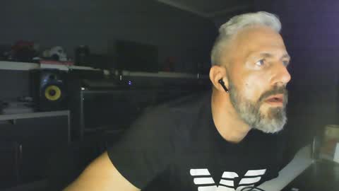 Chico que rico Caliente online show from 01.22.25