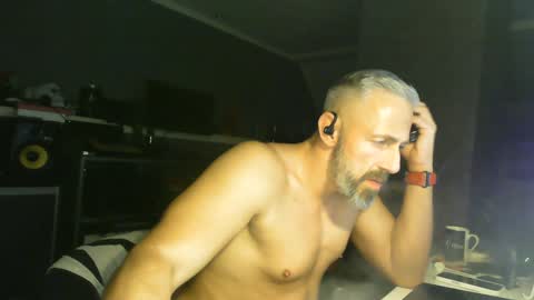 Chico que rico Caliente online show from 02.03.25