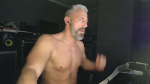 Chico que rico Caliente online show from 02.04.25