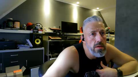 Chico que rico Caliente online show from 09.12.25