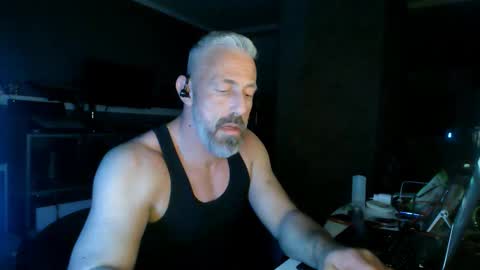 Chico que rico Caliente online show from 03.12.26