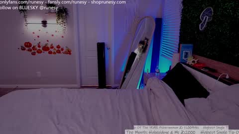 Snapshot of runesy chatting on 10.29.25 Lady online show from 10.29.25