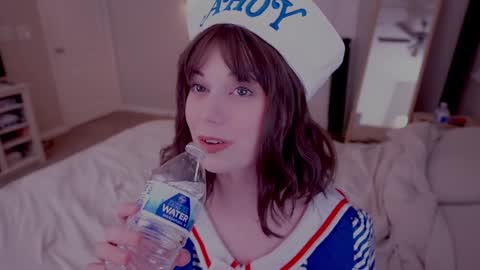 Snapshot of runesy chatting on 11.29.25 Lady online show from 11.29.25