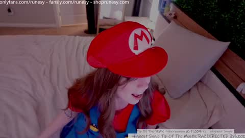 Snapshot of runesy chatting on 12.04.25 Lady online show from 12.04.25