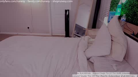 Snapshot of runesy chatting on 01.07.26 Lady online show from 01.07.26