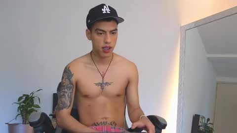  R U S S E L L  online show from 10.07.25