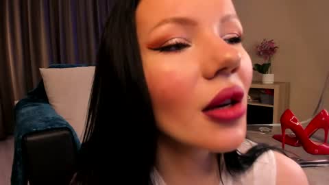 Chrissy online show from 04.09.26