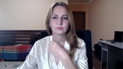 Snapshot of ruthpark chatting on 09.27.25 Ruth online show from 09.27.25