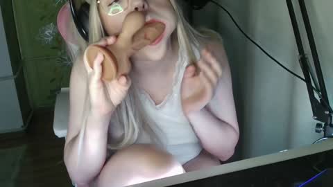 Snapshot of ruthsimp chatting on 01.28.25 Tanyushka online show from 01.28.25