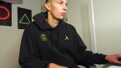 Snapshot of ryan_dozer chatting on 10.09.25 RYAN DOZER online show from 10.09.25