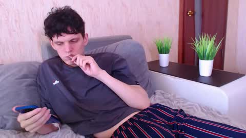 Snapshot of ryan_goslin chatting on 09.30.25 Ryan online show from 09.30.25