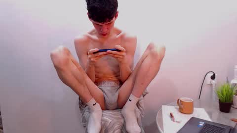 Snapshot of ryan_goslin chatting on 10.06.25 Ryan online show from 10.06.25