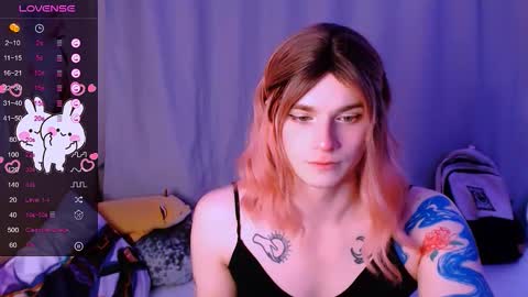 Snapshot of ryuu_sun chatting on 10.19.25  Alice  online show from 10.19.25