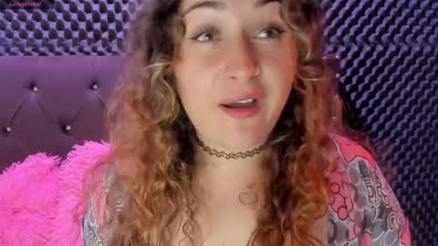 Snapshot of saara__queen chatting on 02.11.25 saara__queen online show from 02.11.25