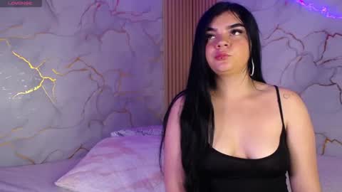 Snapshot of saaraaah_ chatting on 11.25.25 saaraaah_ online show from 11.25.25