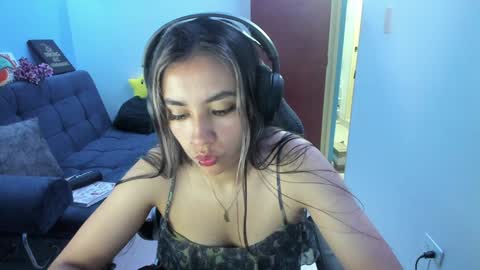 Snapshot of sabrina_chester_02 chatting on 12.05.24 Angie  online show from 12.05.24