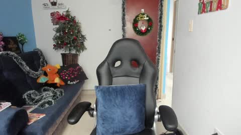 Snapshot of sabrina_chester_02 chatting on 12.24.24 Angie  online show from 12.24.24