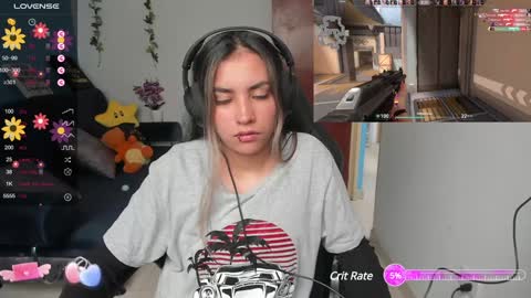 Snapshot of sabrina_chester_02 chatting on 01.28.25 Angie  online show from 01.28.25