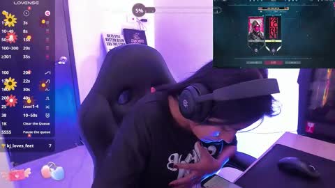 Snapshot of sabrina_chester_02 chatting on 10.04.25 Angie  online show from 10.04.25