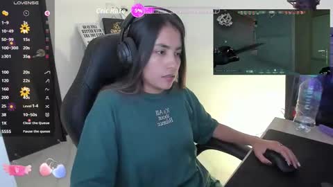 Snapshot of sabrina_chester_02 chatting on 10.10.25 Angie  online show from 10.10.25