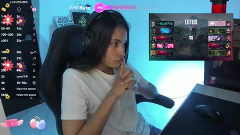 Snapshot of sabrina_chester_02 chatting on 10.15.25 Angie  online show from 10.15.25