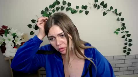 Snapshot of sabrina_sweetkiss_ chatting on 10.08.25 Sabrina online show from 10.08.25