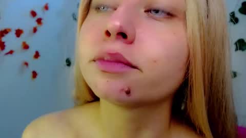 Snapshot of sabrinaexpositoxx chatting on 03.08.25 SABRI online show from 03.08.25