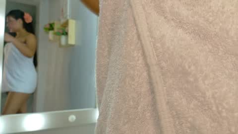 Snapshot of sabrinahims_ chatting on 09.18.25 mariana  online show from 09.18.25