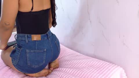 Snapshot of sabrinahims_ chatting on 10.08.25 mariana  online show from 10.08.25