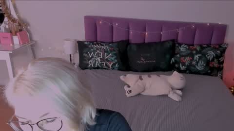 Sabrina MacMarren online show from 12.28.24