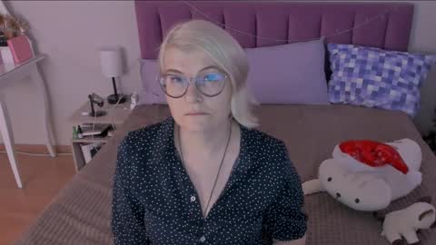 Sabrina MacMarren online show from 01.06.25