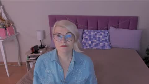 Sabrina MacMarren online show from 01.10.25