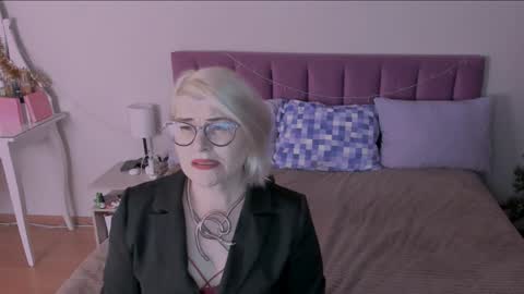Sabrina MacMarren online show from 01.17.25