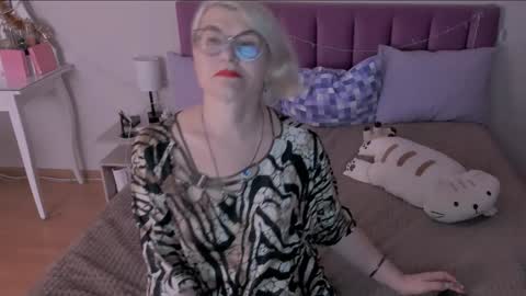 Sabrina MacMarren online show from 01.19.25