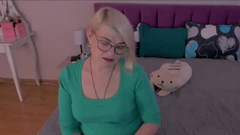 Sabrina MacMarren online show from 01.22.25