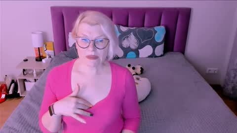 Sabrina MacMarren online show from 10.02.25