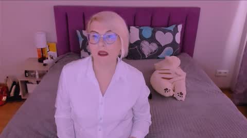 Sabrina MacMarren online show from 10.05.25