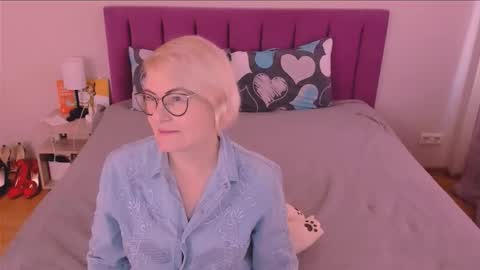 Sabrina MacMarren online show from 10.19.25