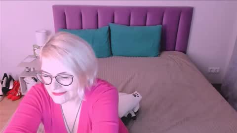 Sabrina MacMarren online show from 11.01.25