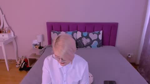 Sabrina MacMarren online show from 02.08.26