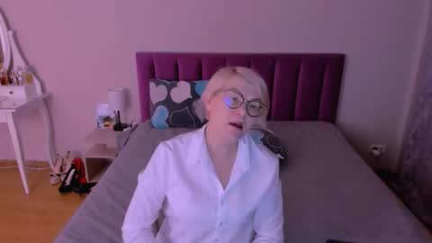 Sabrina MacMarren online show from 02.08.26