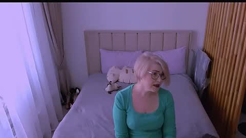 Sabrina MacMarren online show from 04.02.26