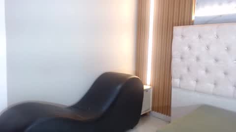 Snapshot of sabrinaroosa202cl chatting on 10.27.25 sabrinaroosa202cl online show from 10.27.25