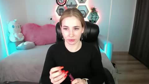Snapshot of sabrinviolet chatting on 04.27.26 Sabrina Violet online show from 04.27.26