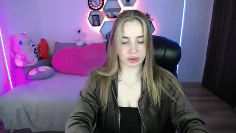 Snapshot of sabrinviolet chatting on 05.09.26 Sabrina Violet online show from 05.09.26