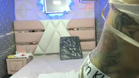 Snapshot of sachasin chatting on 09.09.25 Sacha online show from 09.09.25