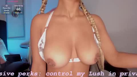 Snapshot of sade_jackson1 chatting on 10.21.25 Sophie online show from 10.21.25