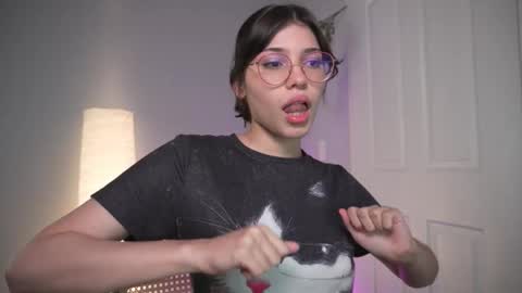 Snapshot of sadelune chatting on 01.15.26 An online show from 01.15.26