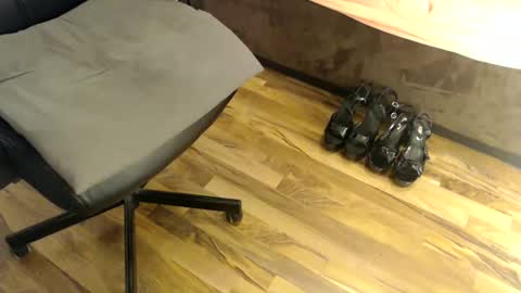 Snapshot of sadisfaction chatting on 02.05.25 sadisfaction online show from 02.05.25